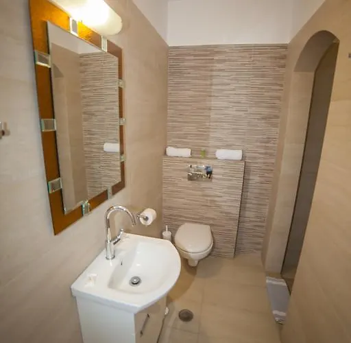 公寓式酒店 卡斯泰罗佩特拉公寓 3*