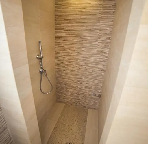 卡斯泰罗佩特拉公寓 公寓式酒店 3*