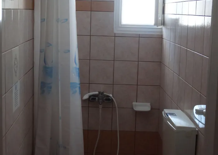 卡斯泰罗佩特拉公寓 3* 卡塔波拉