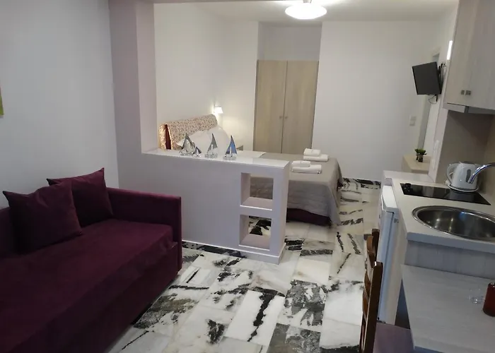 卡斯泰罗佩特拉公寓 公寓式酒店 3*