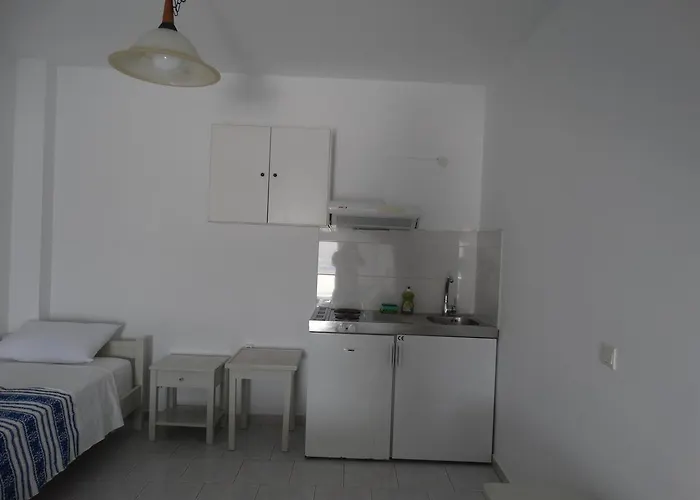 卡斯泰罗佩特拉公寓 3*